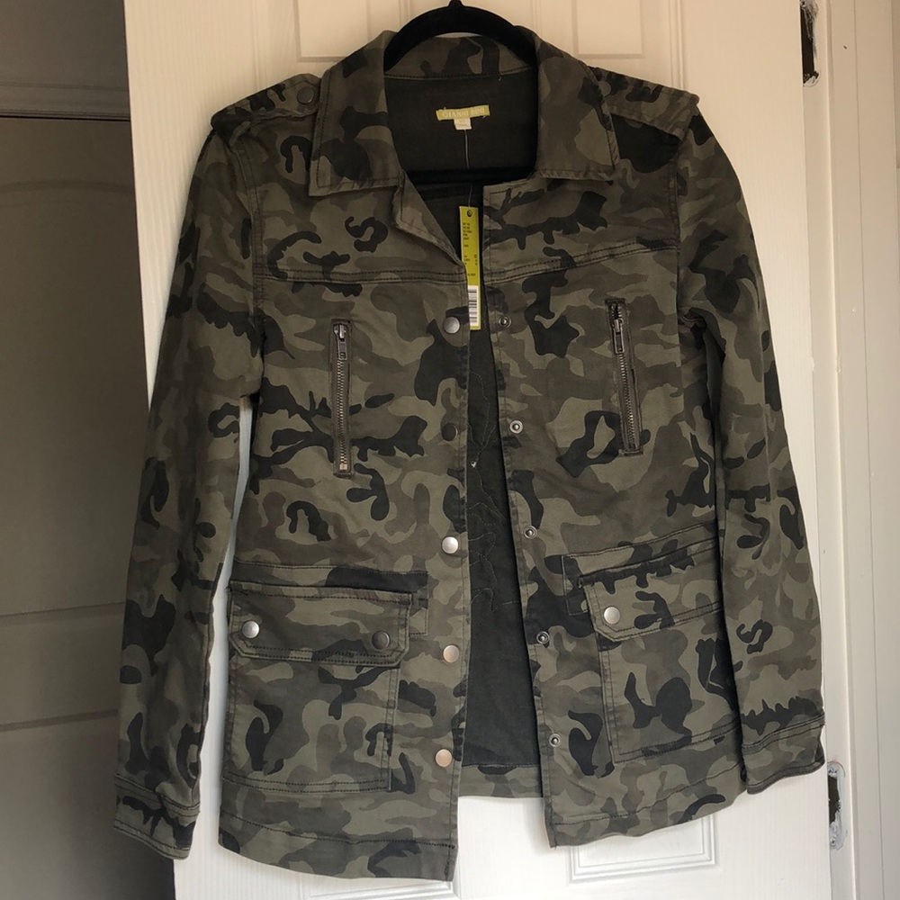Gianni Bini Camo Jacket 🐝